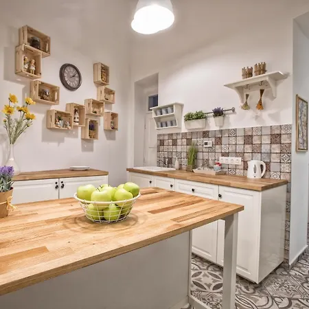 Passage 1 ベッド・アンド・ブレックファスト 3*