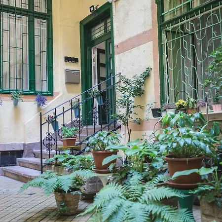 Passage 1 Budapest